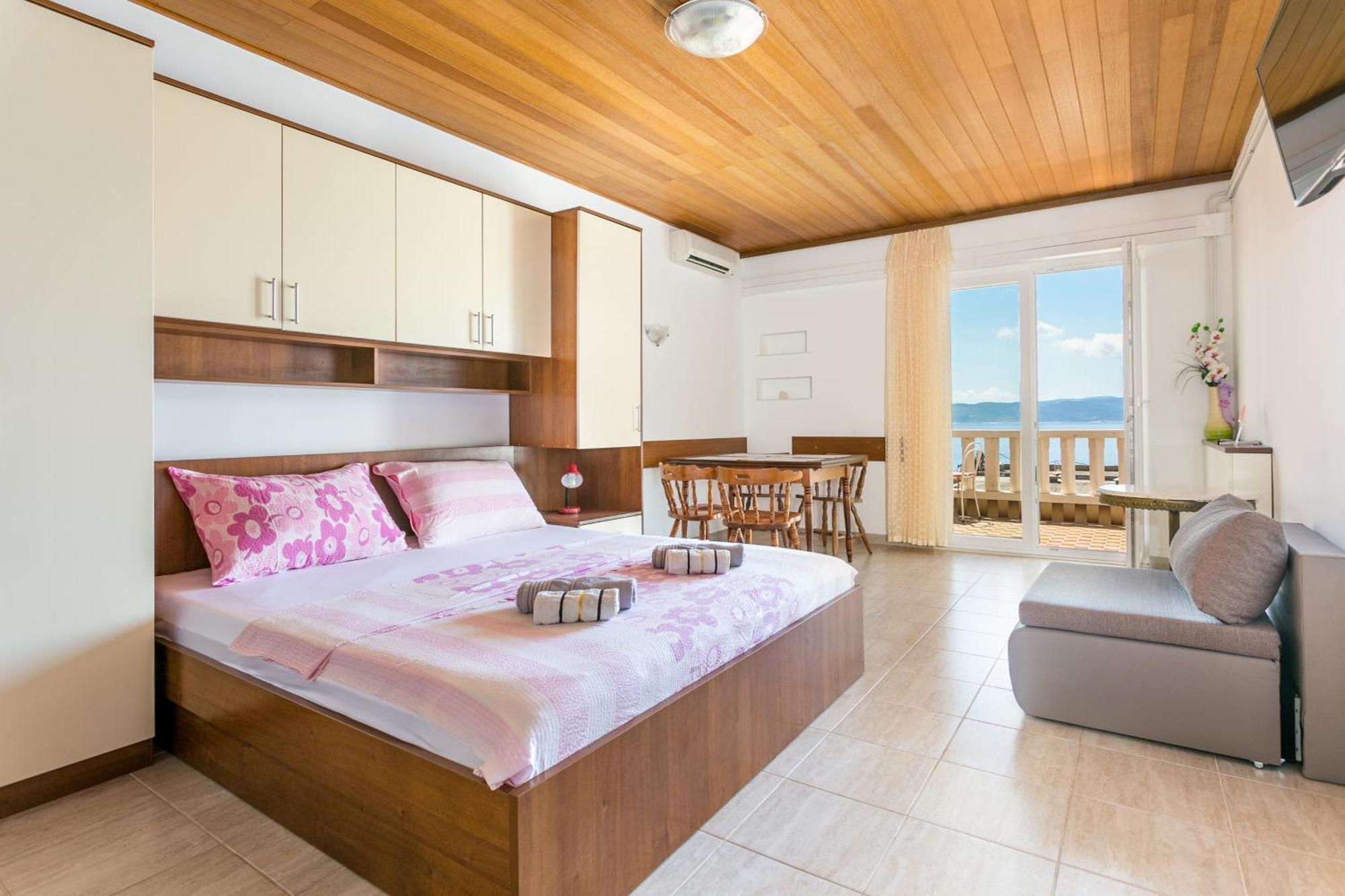 Apartments By The Sea Brela, Makarska - 18356 Exterior foto