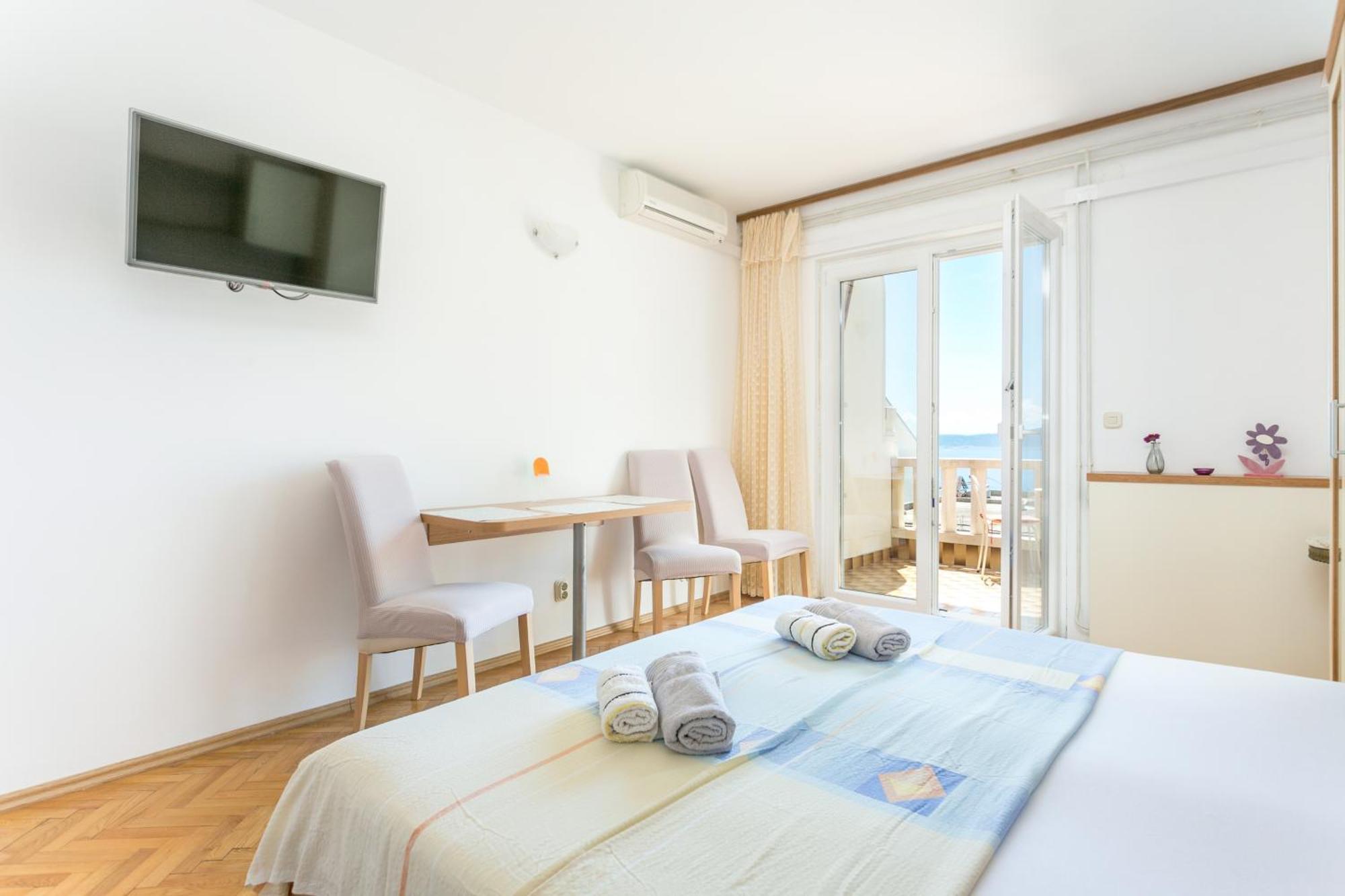 Apartments By The Sea Brela, Makarska - 18356 Exterior foto