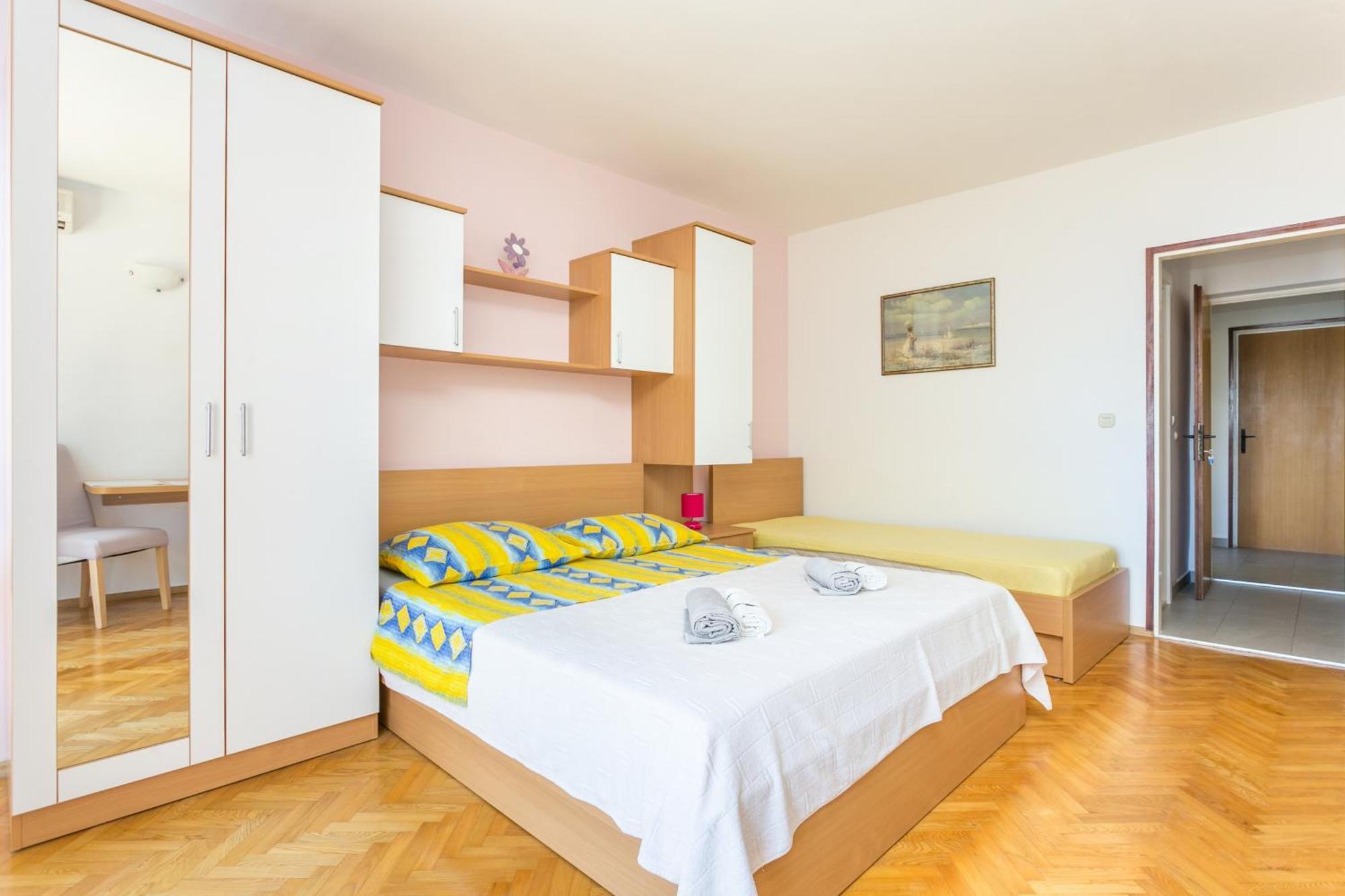 Apartments By The Sea Brela, Makarska - 18356 Habitación foto