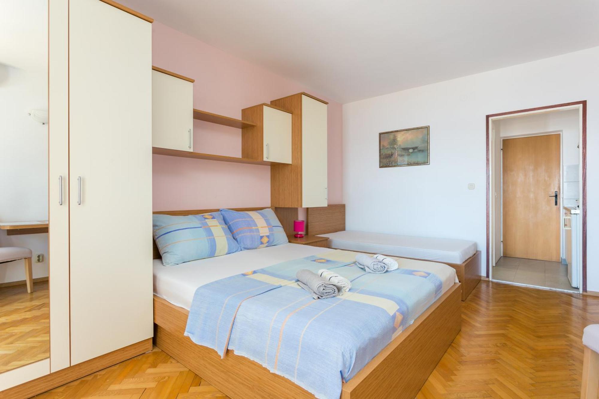 Apartments By The Sea Brela, Makarska - 18356 Habitación foto